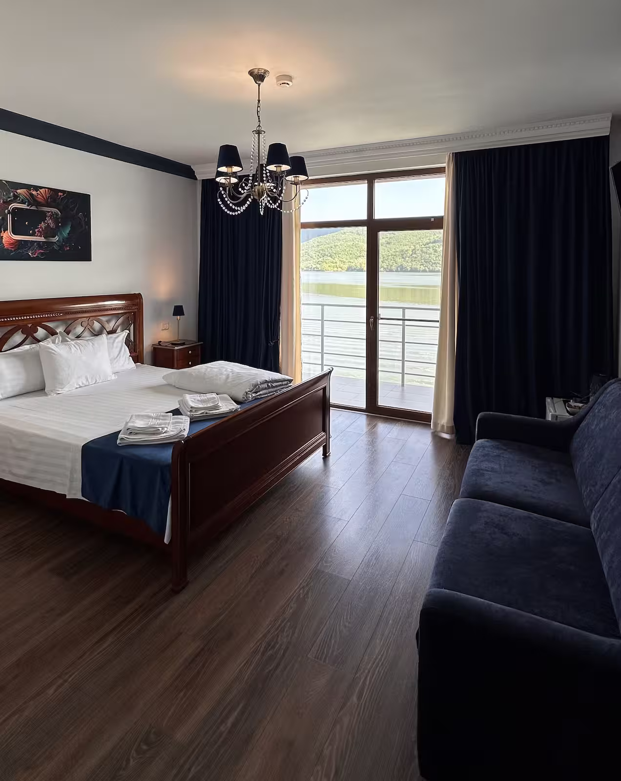 Riviera 990 Resort & Restaurant Image 3