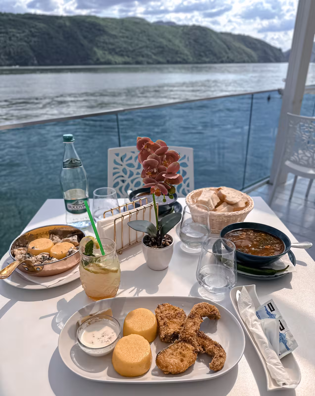 Riviera 990 Resort & Restaurant Image 9